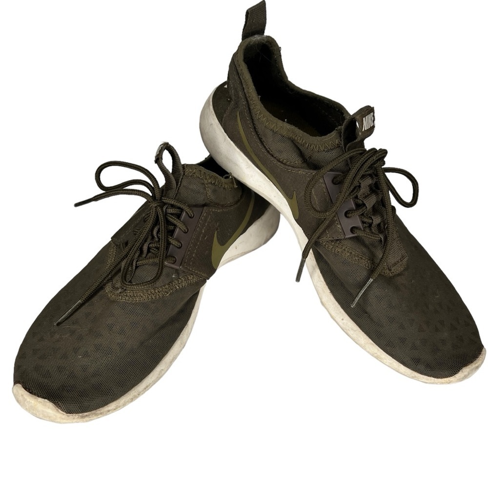 Nike Lightweight Athletic‎ Shoes